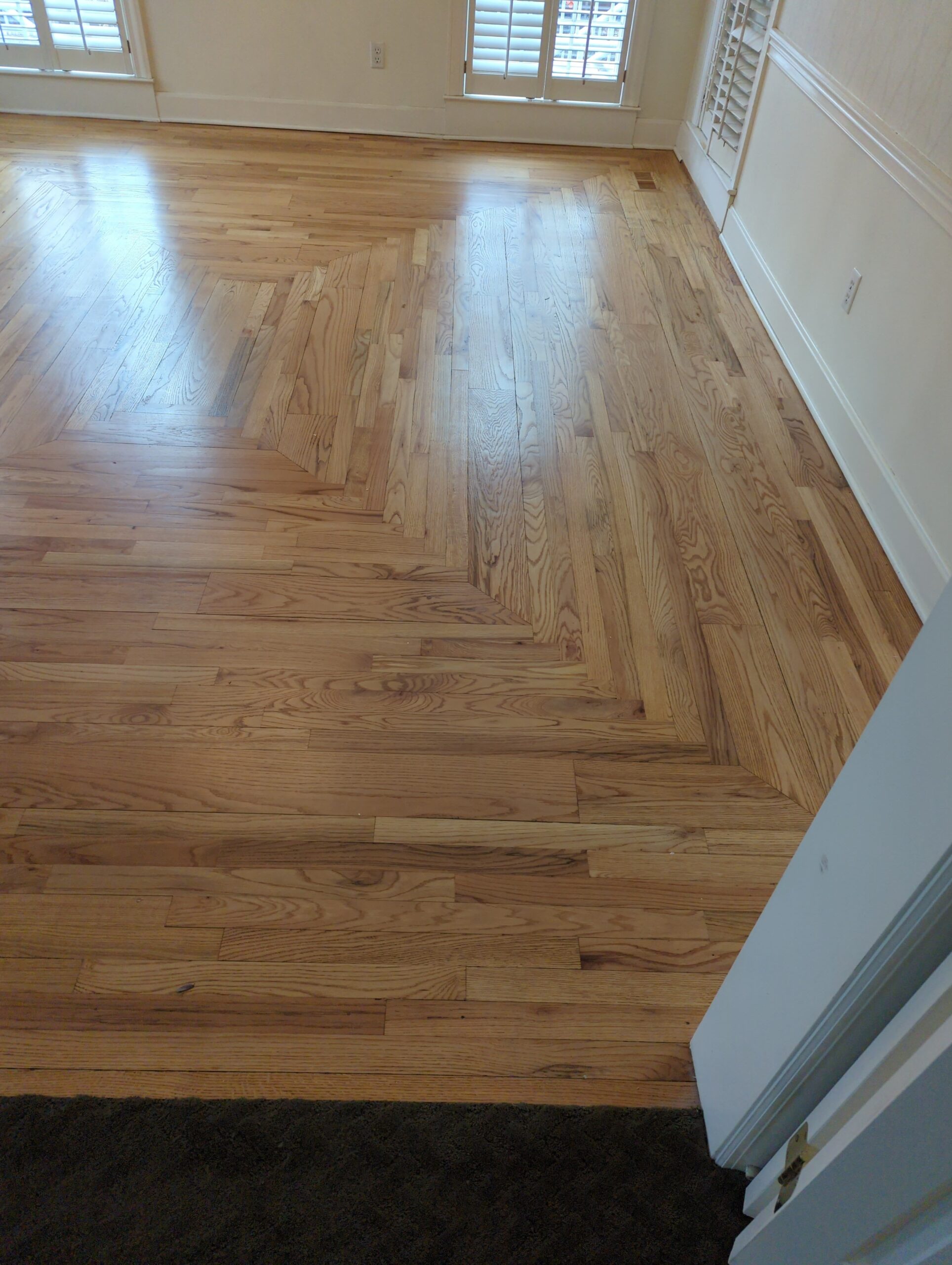 Dining room hardwood floor before refinishing