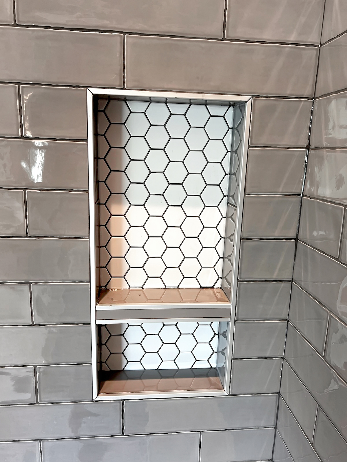 Subway tile walls with decorative niche accent